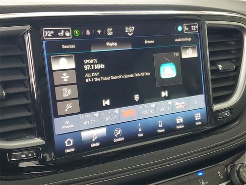 Used 2023 Chrysler Pacifica Limited image 20