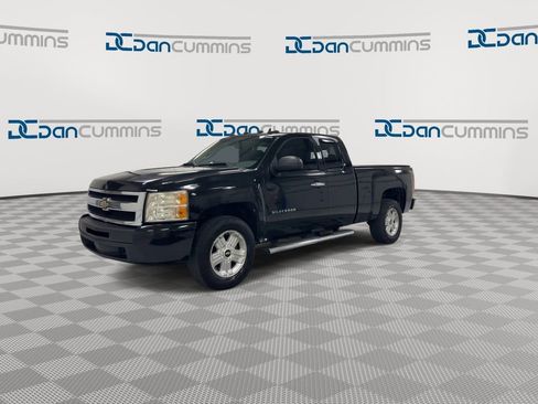 Used 2011 Chevrolet Silverado 1500 LS w/ LPO, Chrome Package RWD image 4