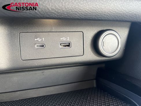 Used 2021 Nissan Rogue SV image 40