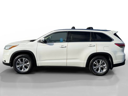 Used 2015 Toyota Highlander XLE image 2
