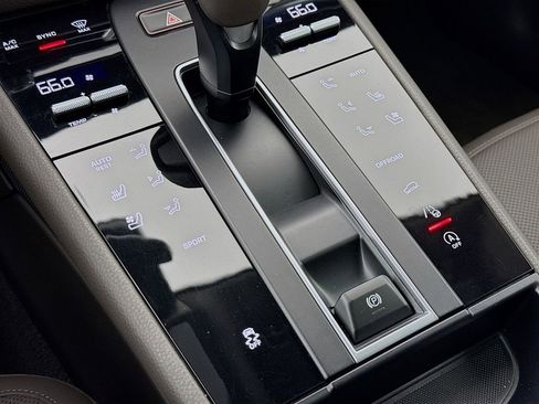 Certified 2023 Porsche Macan Turbo image 22