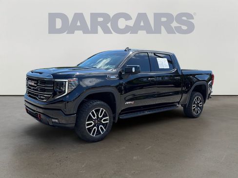 Used 2024 GMC Sierra 1500 AT4 w/ Technology Package AWD/4WD image 3