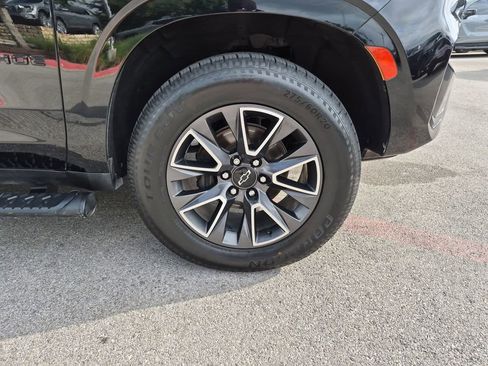 Used 2021 Chevrolet Tahoe Z71 w/ Luxury Package AWD/4WD image 15