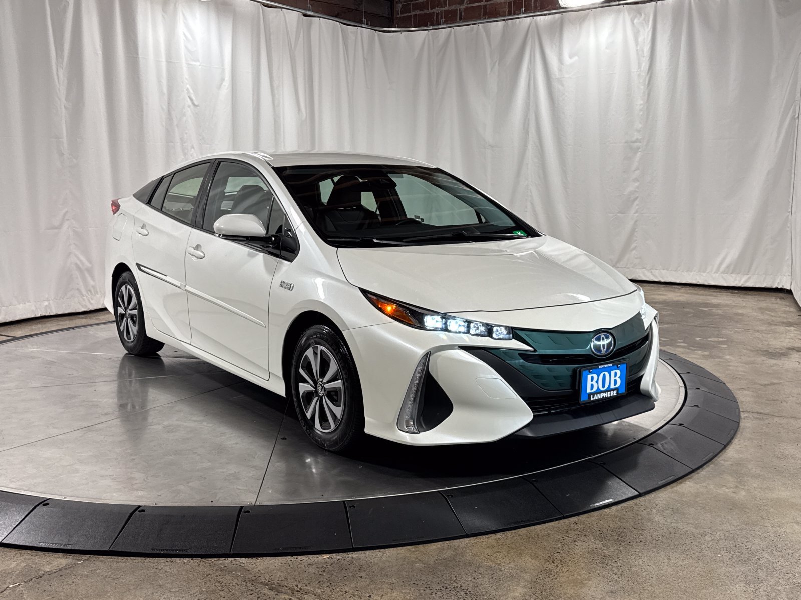 Used 2017 Toyota Prius Prime Premium w/ Carpet Mat Package FWD image 10