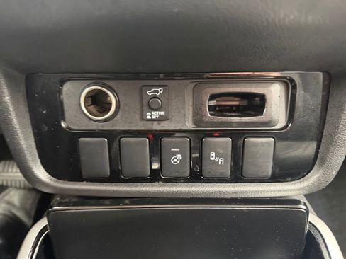 Used 2018 Mitsubishi Outlander SEL image 22