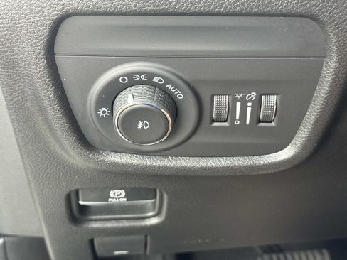 Used 2022 Jeep Grand Cherokee Limited RWD image 22