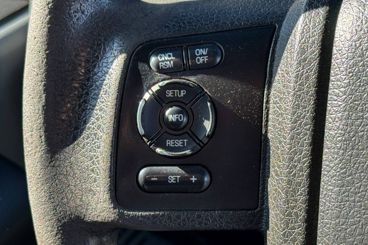 Used 2016 Ford F550 4x4 Regular Cab Super Duty w/ Power Equipment Group image 33