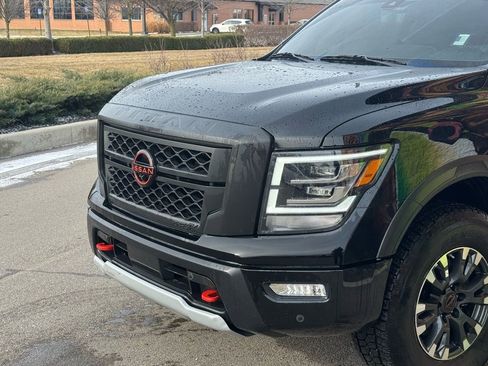 Used 2024 Nissan Titan PRO-4X w/ Pro-4x Convenience Package image 9