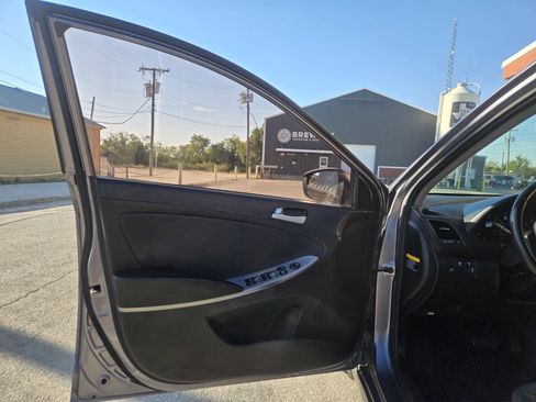 Used 2015 Hyundai Accent Sport image 4