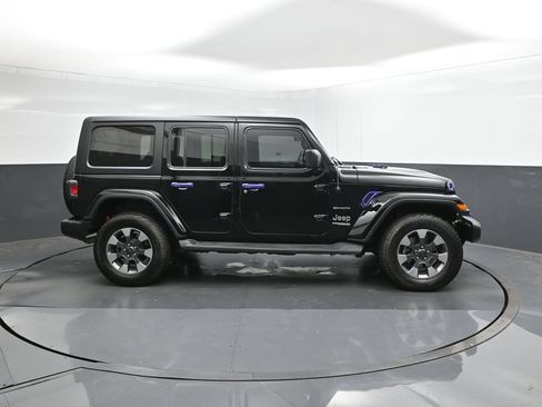 Used 2022 Jeep Wrangler Unlimited Sahara w/ Cold Weather Group AWD/4WD image 15