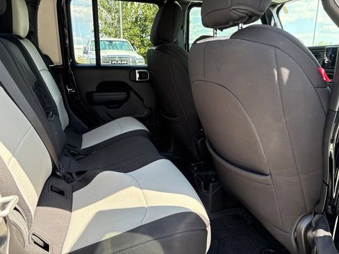 Used 2025 Jeep Gladiator Sport AWD/4WD image 23