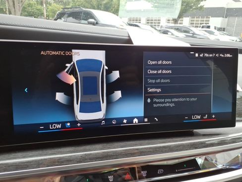 Used 2025 BMW 760i xDrive w/ Executive Package AWD/4WD image 22