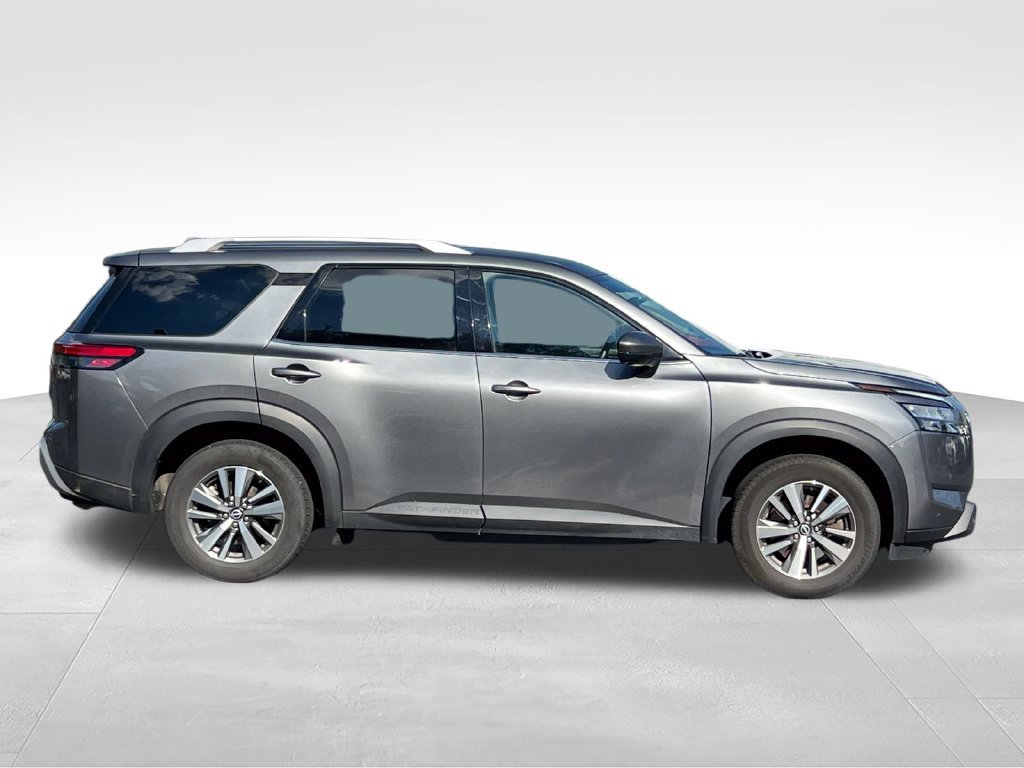 Used 2025 Nissan Pathfinder SL FWD image 4
