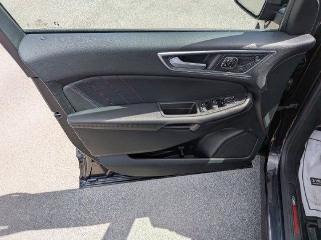 Certified 2024 Ford Edge ST w/ Equipment Group 401A AWD/4WD image 6