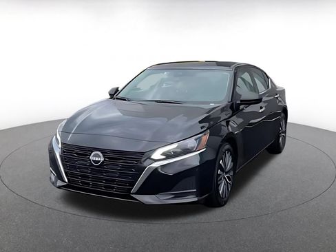 Used 2025 Nissan Altima 2.5 SV image 4