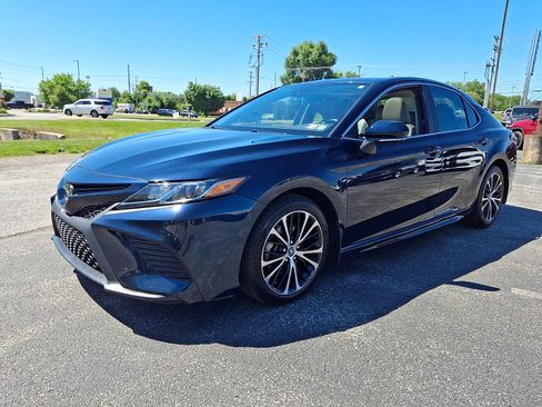 Used 2019 Toyota Camry SE w/ Convenience Package FWD image 6