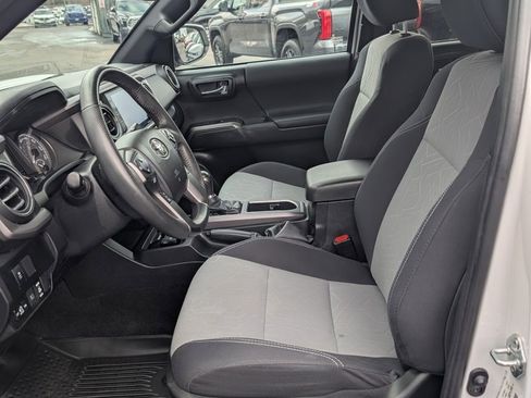 Used 2022 Toyota Tacoma TRD Off-Road image 13