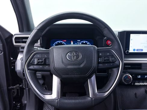 Used 2025 Toyota Tacoma TRD Off-Road AWD/4WD image 31