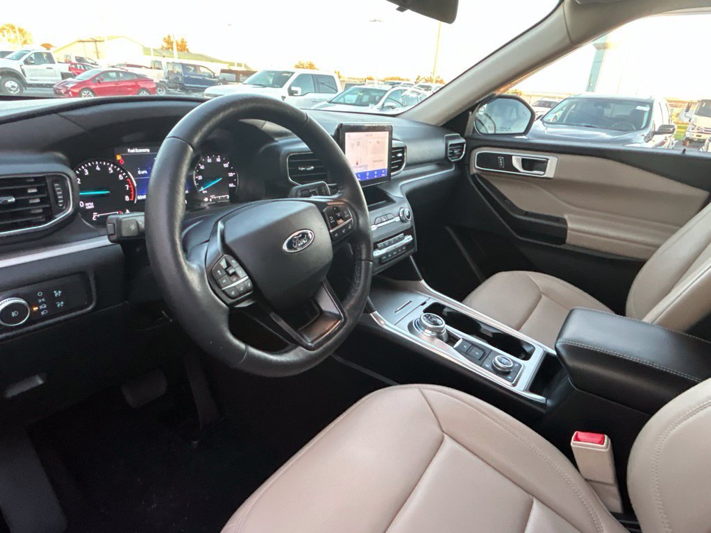 Used 2020 Ford Explorer XLT w/ Equipment Group 202A AWD/4WD image 11