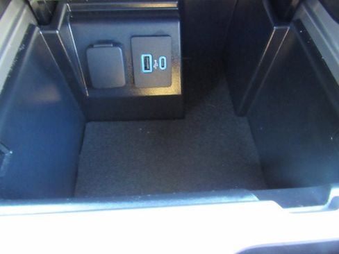 Used 2023 Ford Explorer XLT w/ Equipment Group 202A AWD/4WD image 19