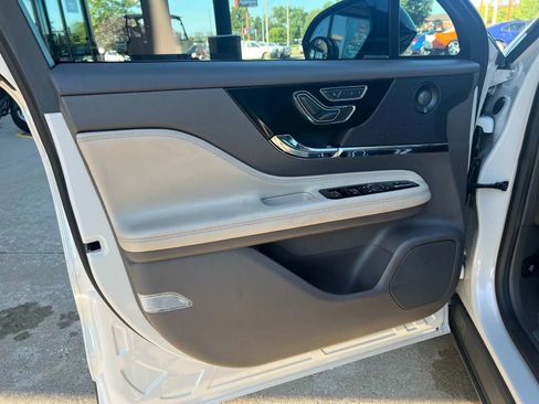 Used 2021 Lincoln Corsair Reserve w/ Equipment Group 201A image 12