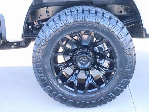 New 2026 Ford F250 Lariat w/ Black Appearance Package image 19