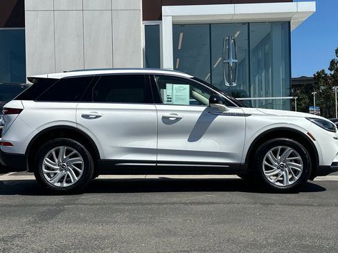 Used 2022 Lincoln Corsair FWD image 2