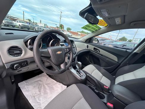 Used 2016 Chevrolet Cruze LS FWD image 16
