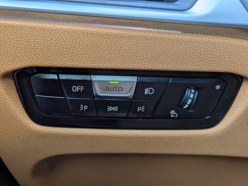 Used 2023 BMW 330i Sedan w/ Premium Package image 29