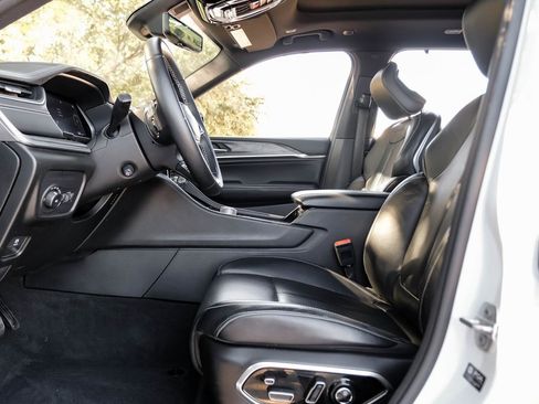 Used 2022 Jeep Grand Cherokee Overland w/ Luxury Tech Group IV image 44