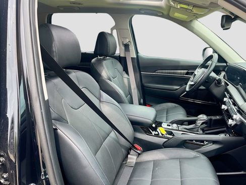 Used 2025 Kia Telluride EX w/ EX Captain's Chair Package FWD image 29