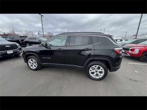 Used 2025 Jeep Compass Latitude image 5