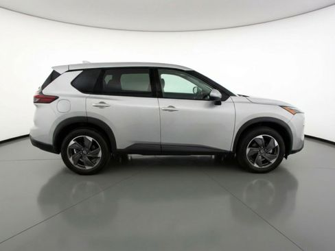 Used 2025 Nissan Rogue SV FWD image 11