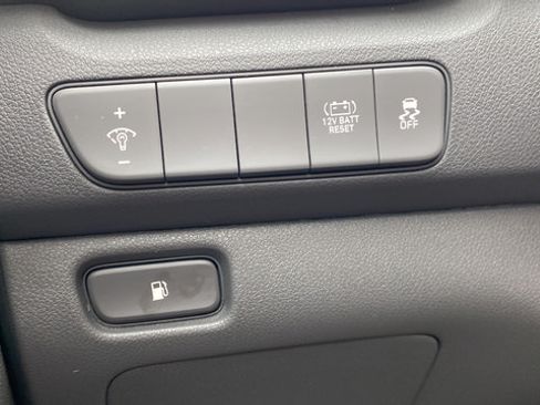 Used 2020 Kia Niro LX FWD image 20