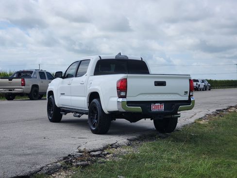 Used 2018 Toyota Tacoma SR5 RWD image 5