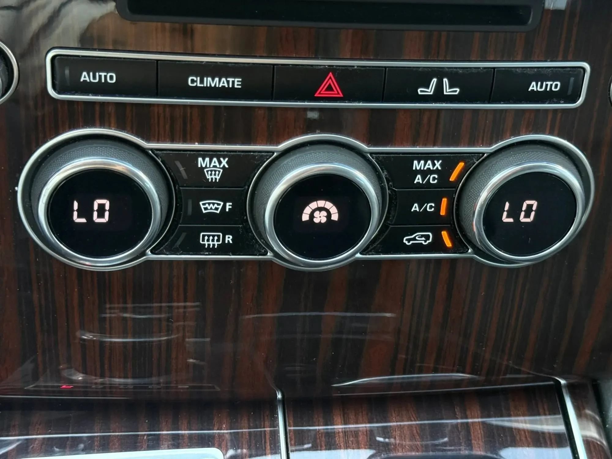 Used 2015 Land Rover Range Rover AWD/4WD image 35