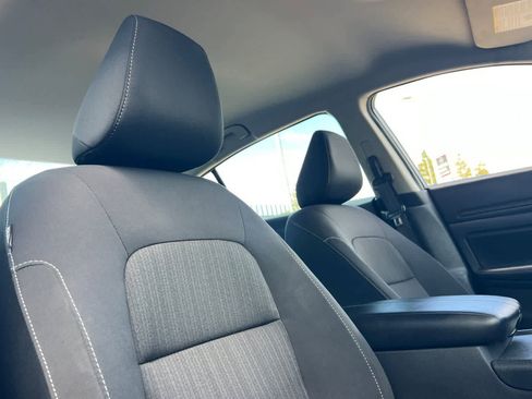 Used 2025 Nissan Altima 2.5 SV image 18