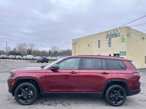 Used 2023 Jeep Grand Cherokee L Laredo image 9