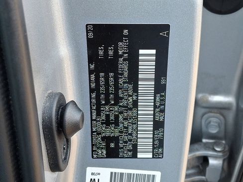 Used 2020 Toyota Highlander XLE image 27