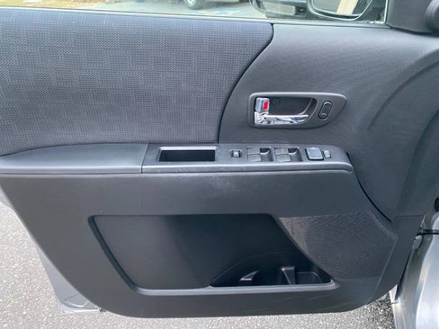 Used 2010 MAZDA MAZDA5 Sport FWD image 11