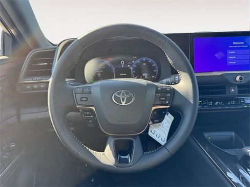 Used 2025 Toyota Crown Signia XLE image 12