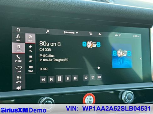 Certified 2025 Porsche Macan image 32