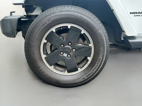 Used 2012 Jeep Wrangler Unlimited Sahara AWD/4WD image 30