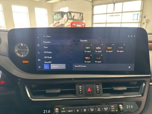 Used 2024 Lexus ES 250 w/ Premium Package image 40