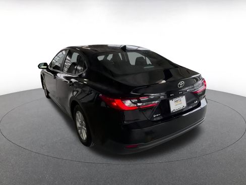 Used 2025 Toyota Camry LE image 10