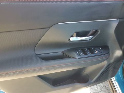 Certified 2025 Nissan Kicks SR FWD image 18