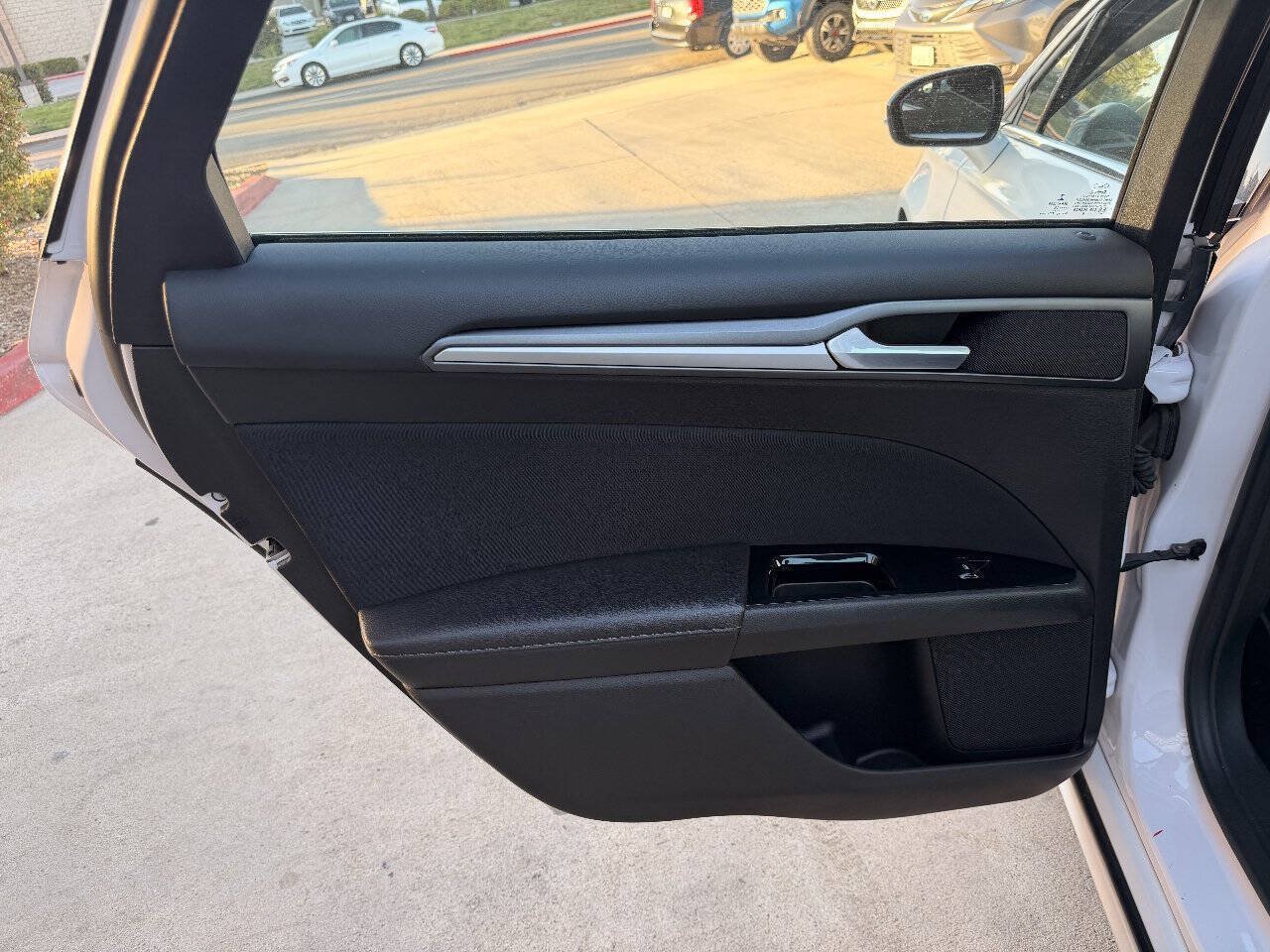 Used 2016 Ford Fusion SE FWD image 26