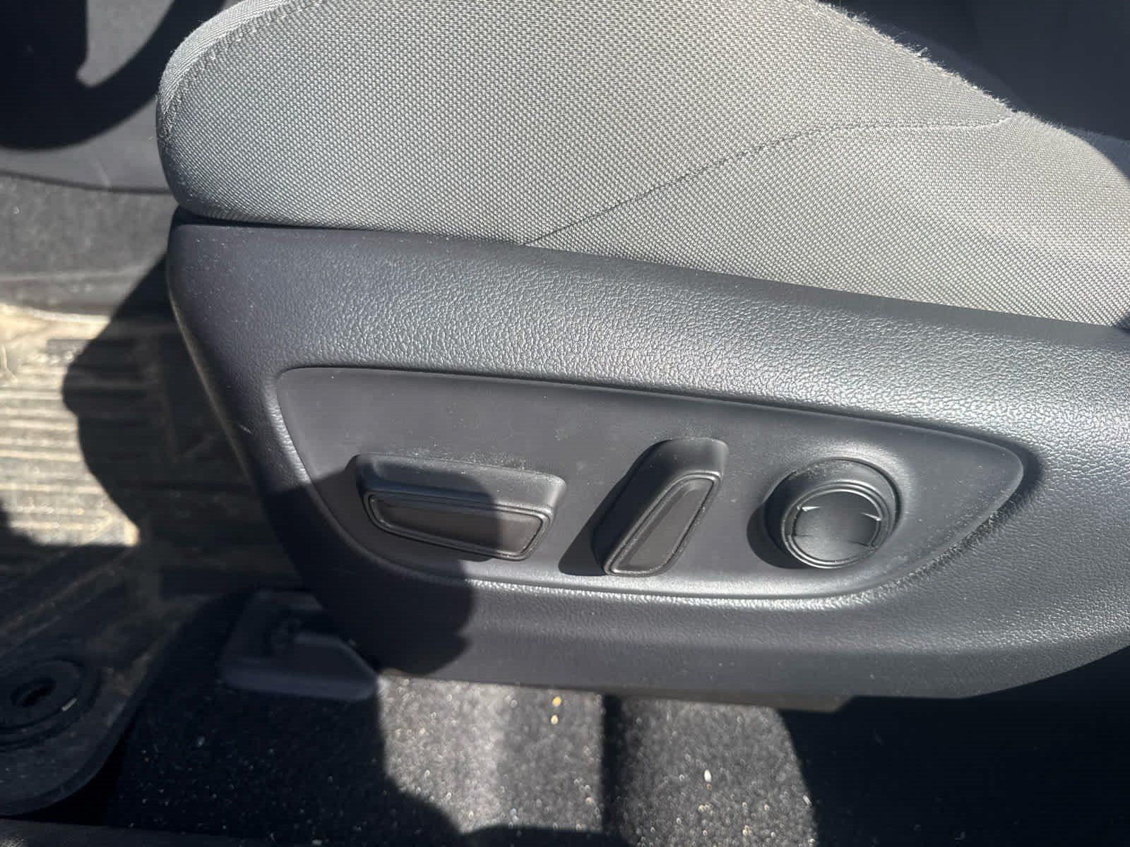 Used 2021 Toyota Venza LE w/ Carpet Mat Package (TMS) AWD/4WD image 12