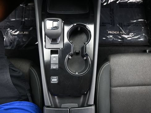 Used 2025 Nissan Rogue SV FWD image 24