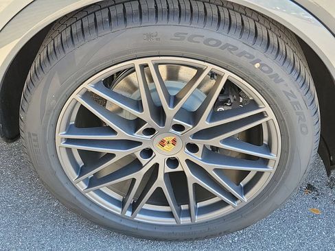 New 2026 Porsche Cayenne Base image 14